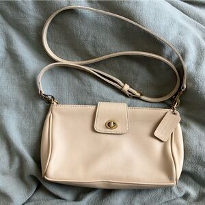 Coach legacy Demi turnlock bag 9154